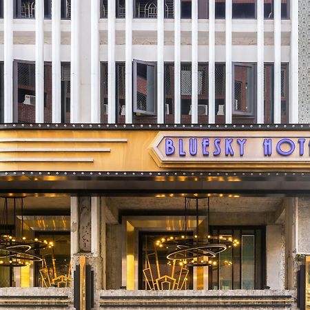 Bluesky Hotel Taichung Bagian luar foto