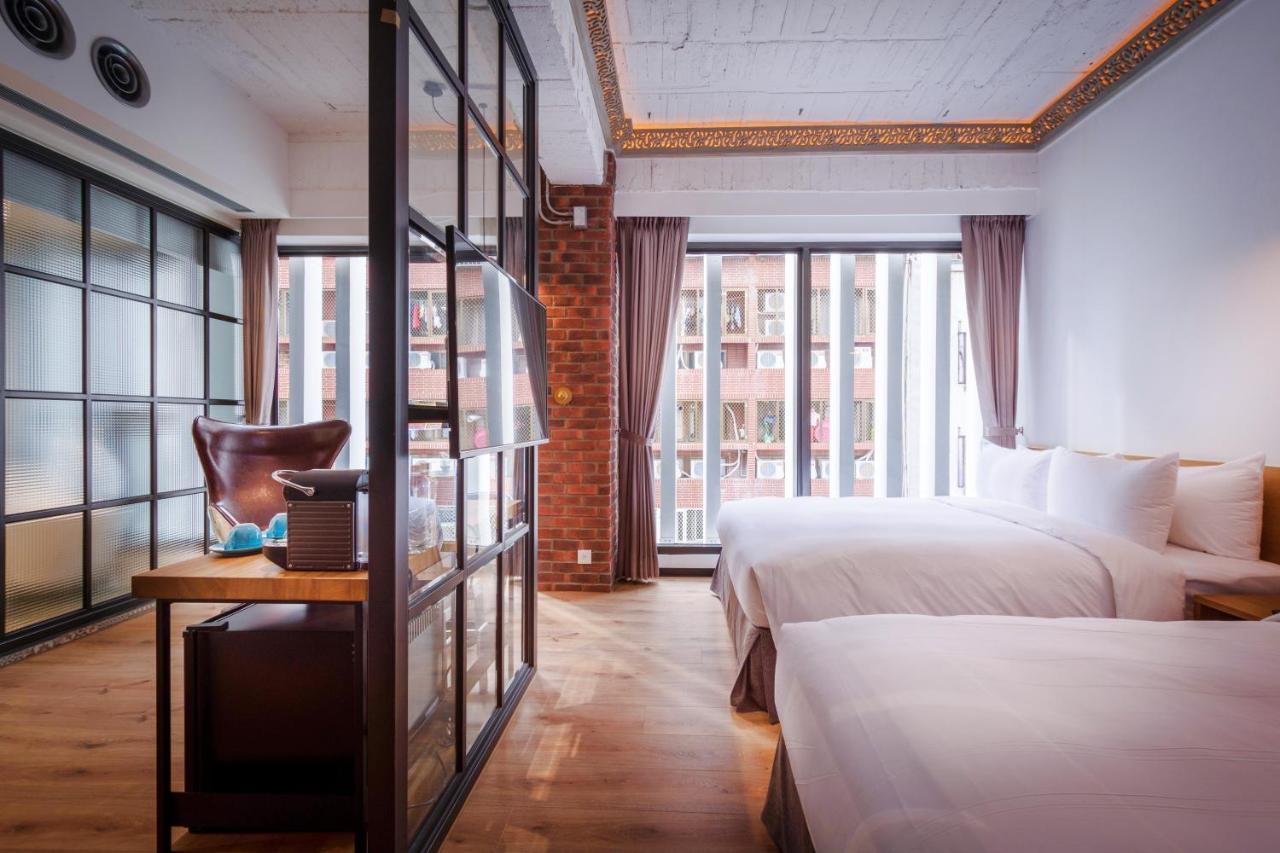 Bluesky Hotel Taichung Bagian luar foto