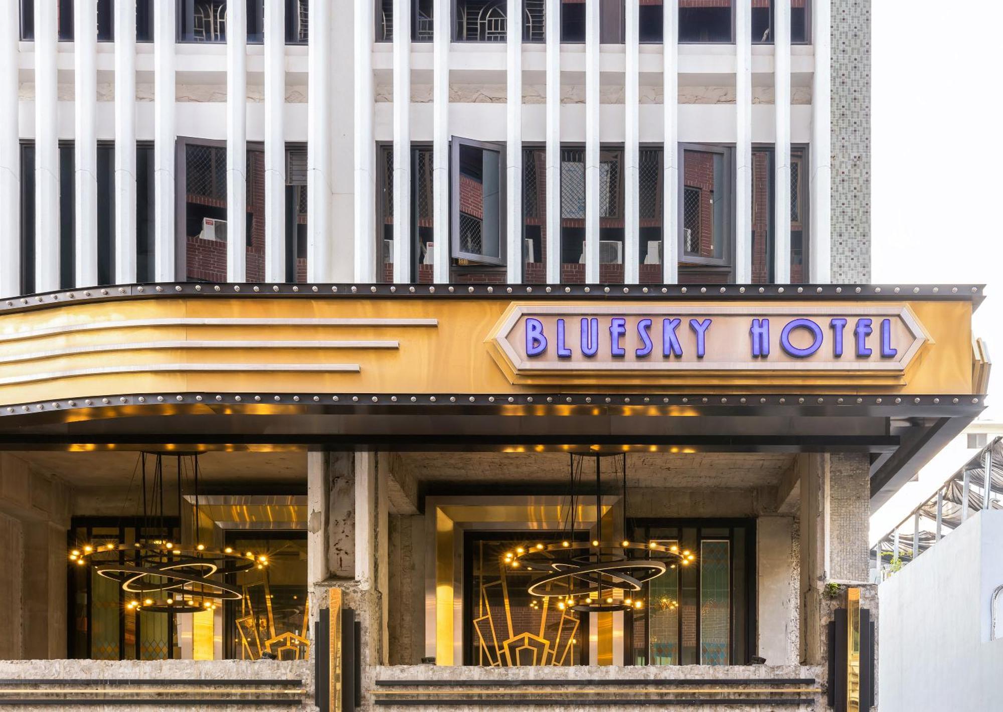 Bluesky Hotel Taichung Bagian luar foto