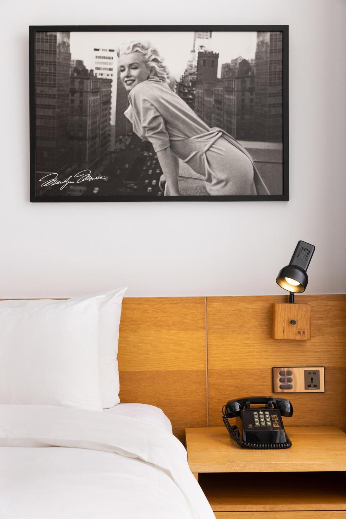 Bluesky Hotel Taichung Bagian luar foto