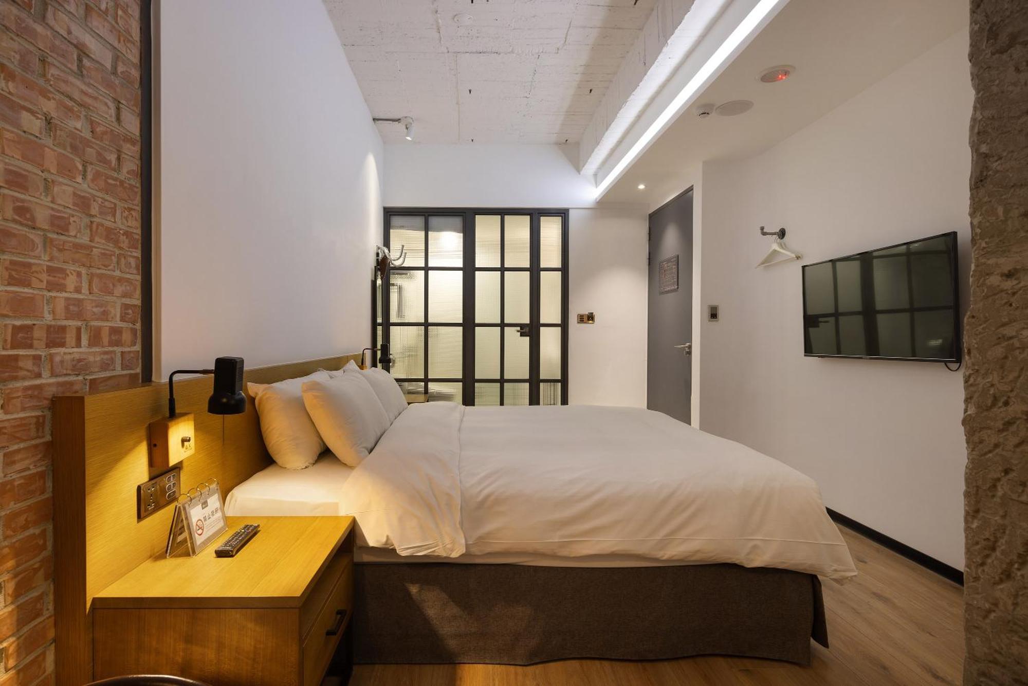 Bluesky Hotel Taichung Bagian luar foto