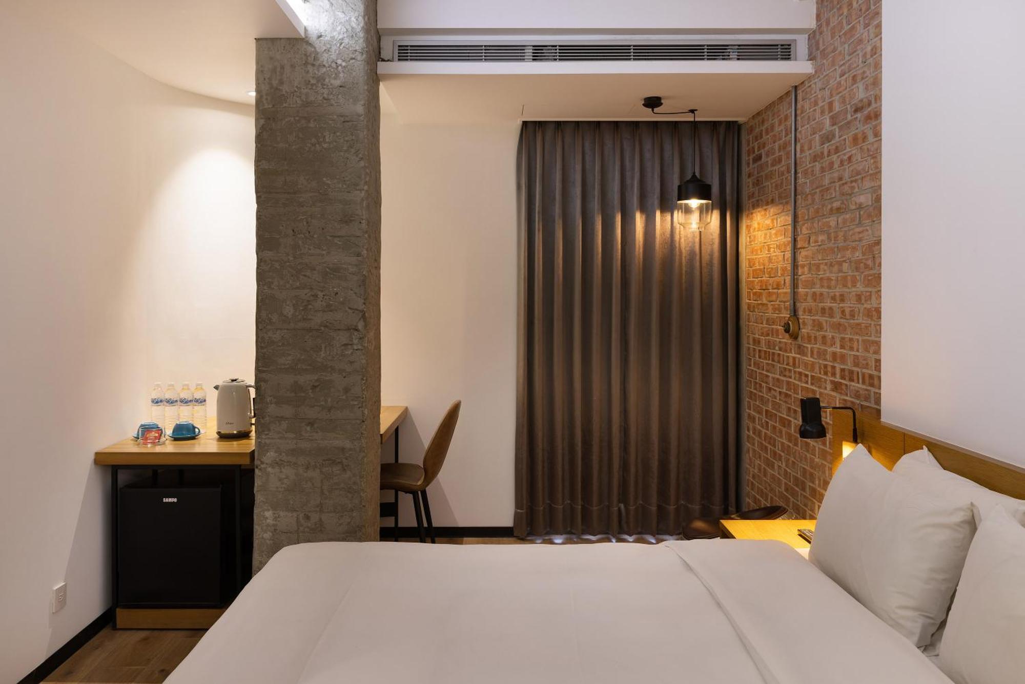 Bluesky Hotel Taichung Bagian luar foto