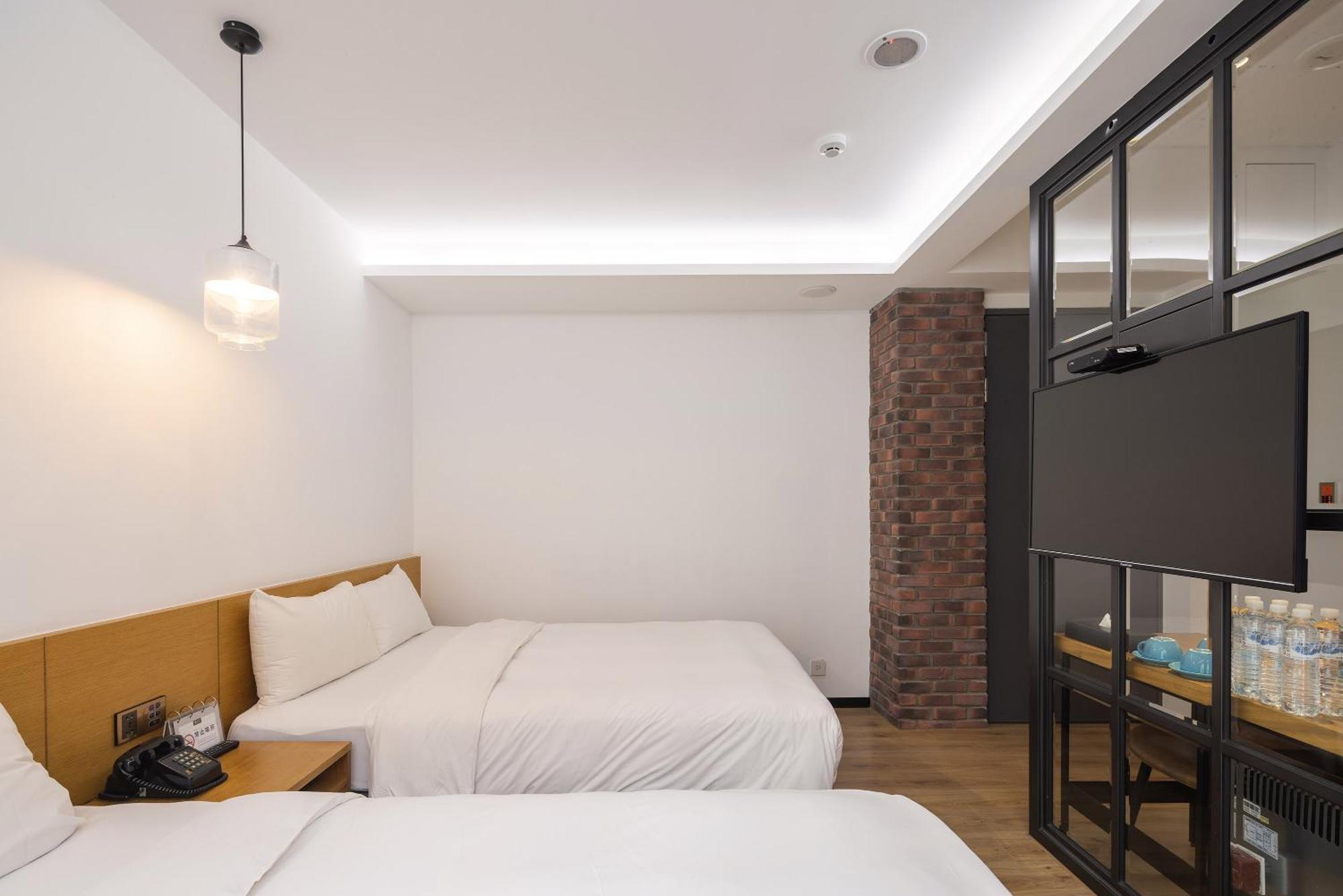 Bluesky Hotel Taichung Ruang foto